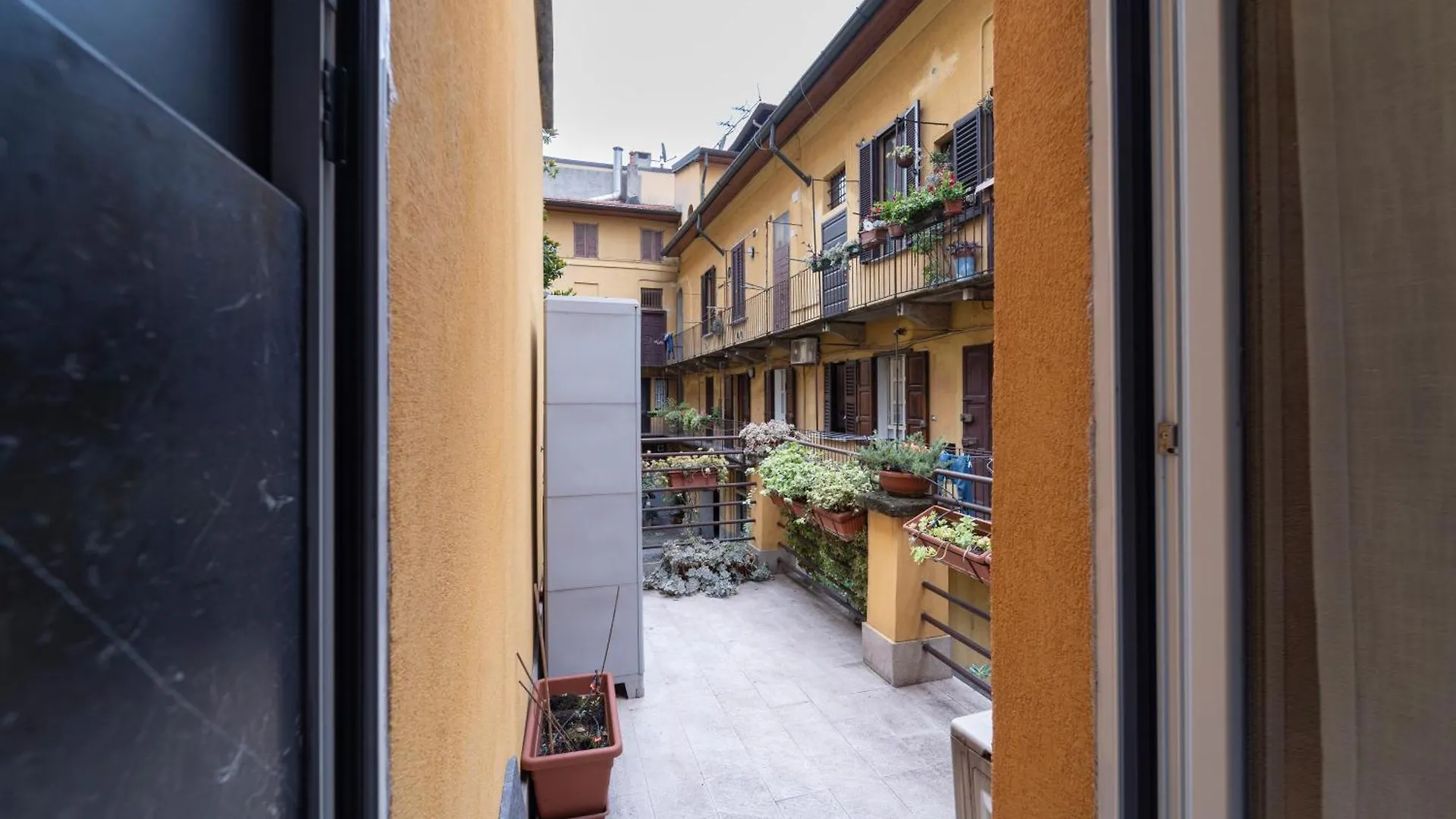 Green Terrace Studio - Milano City Center - Duomo 0*, Milan